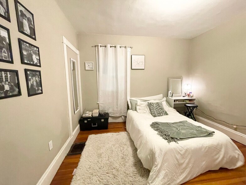 Building Photo - 9 Taft St