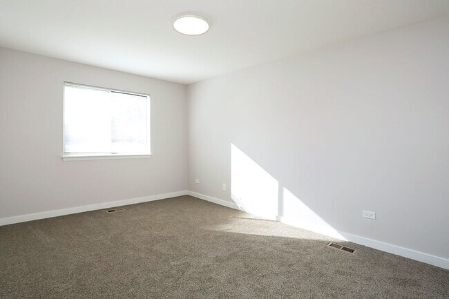 Building Photo - 675 Greenfield Ct