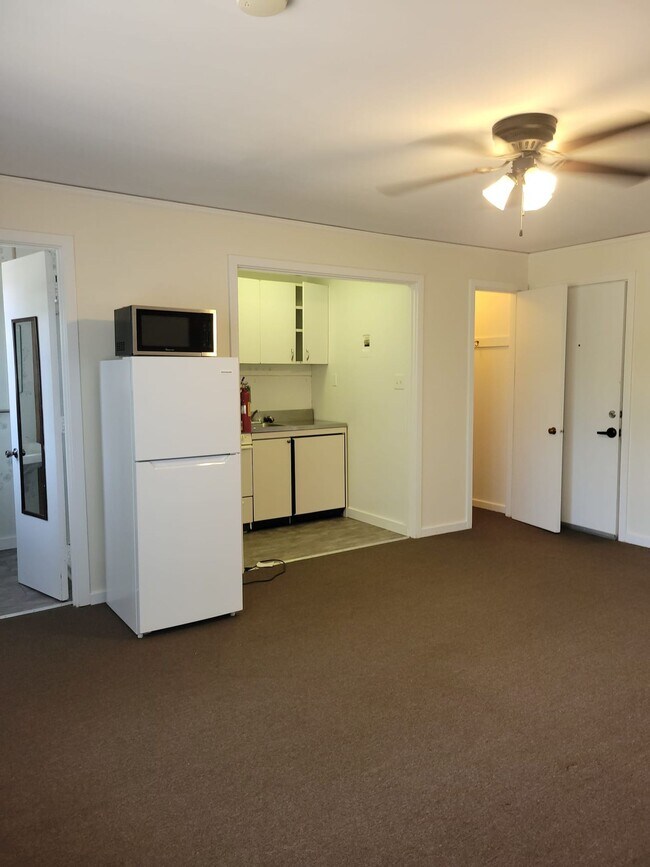 Building Photo - Affordable Studio Apartments in Los Alamos...