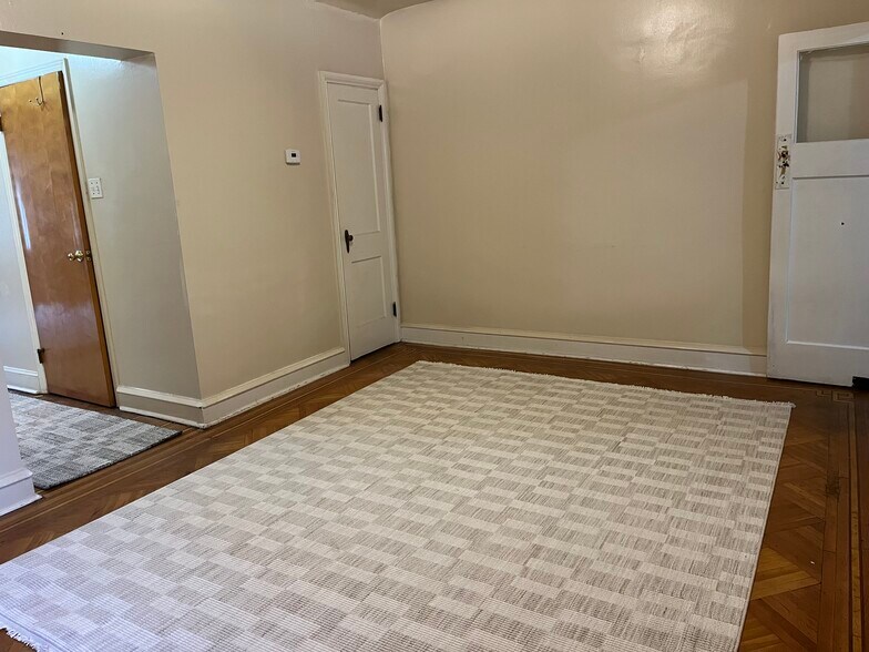 Building Photo - 3427 Sheffield Ave