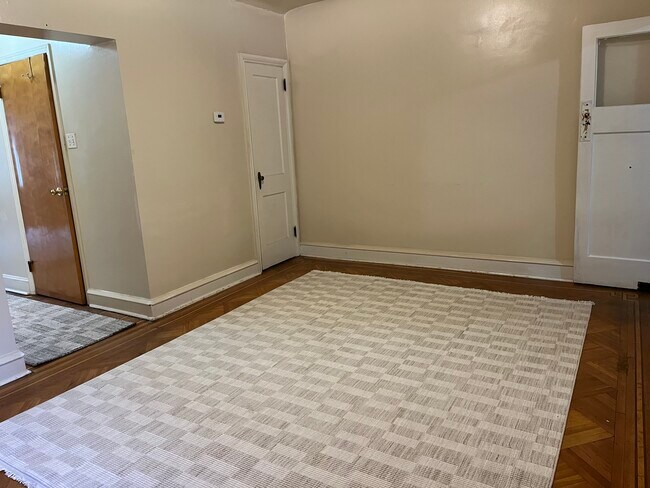 Building Photo - 3427 Sheffield Ave