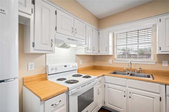 Building Photo - 7245 Pecan Terrace Dr