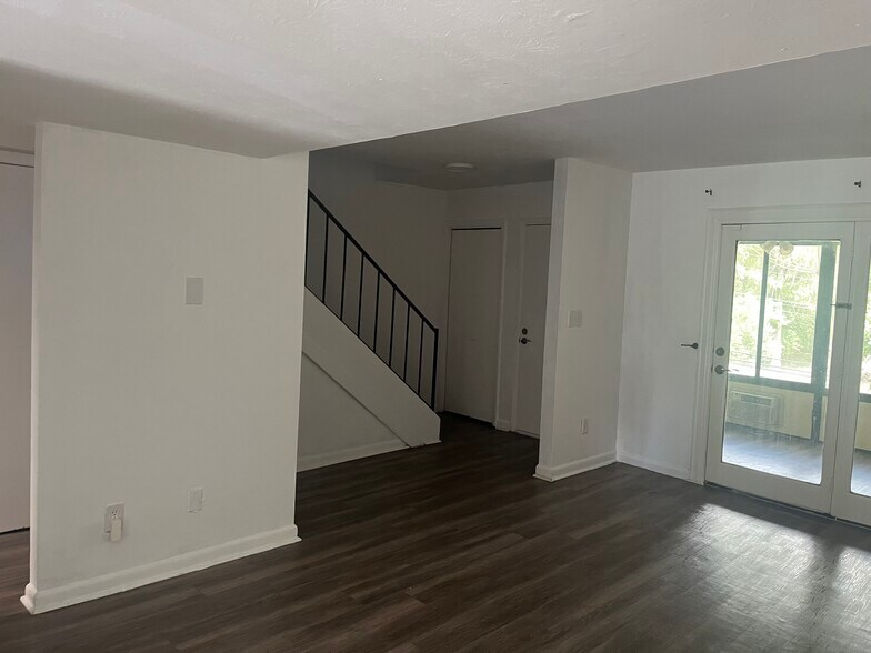 Building Photo - 314 Westwood Dr