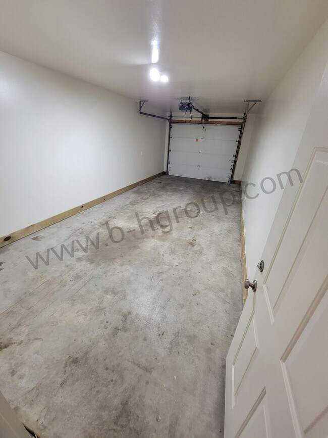 Building Photo - 8760 Sheridan Rd