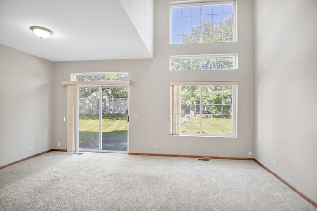 Building Photo - 951 Viewpoint Dr