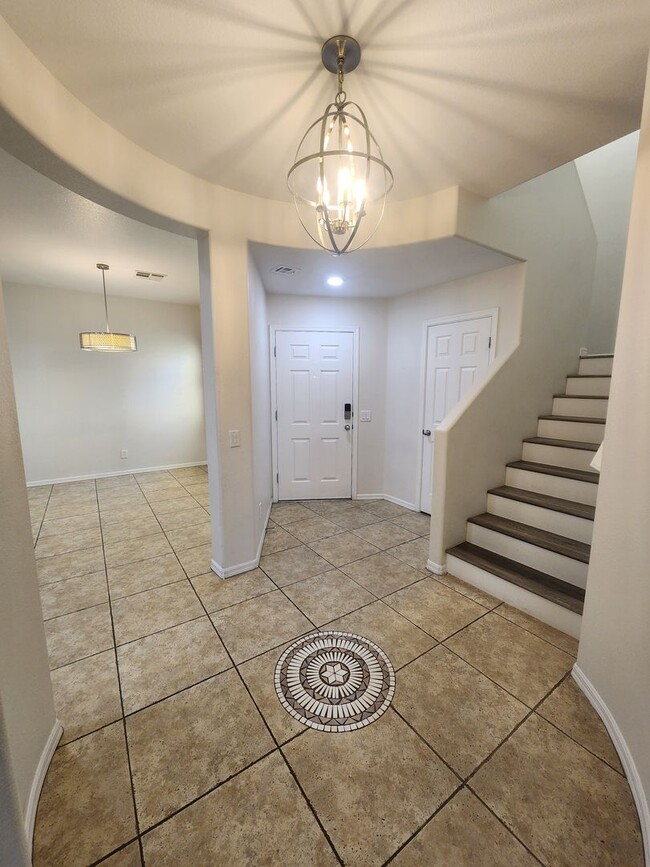 Building Photo - 4 bedroom townhome offers modern comfort i...