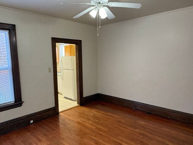 Building Photo - 2112-2120 Indianola Ave.