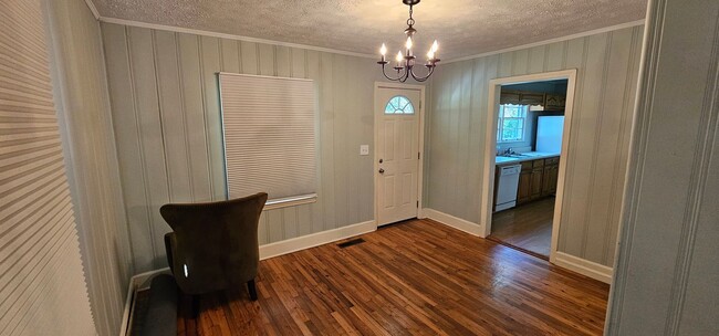 Building Photo - Cutie in the Country