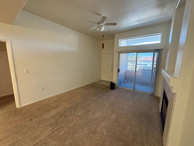 Building Photo - Spacious 3 bedroom Condo in Green Valley