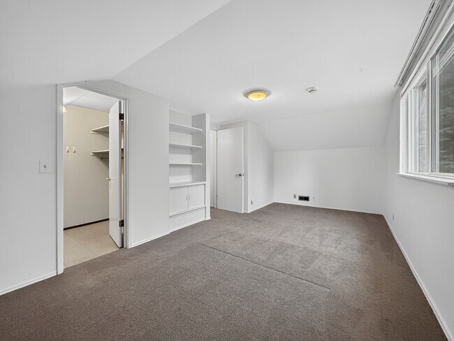 Building Photo - 16711 NE 18th St