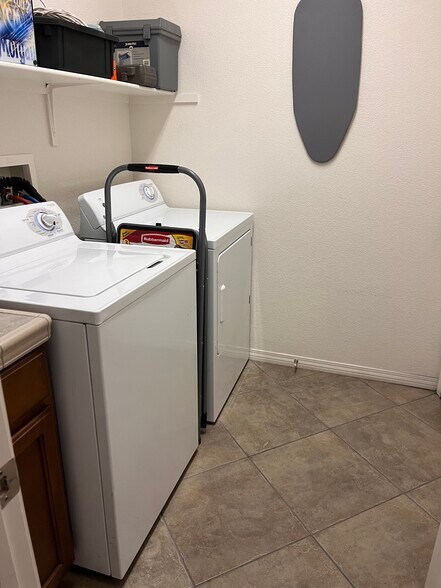 Building Photo - 1740 Greenfield Dr