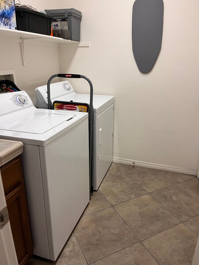 Building Photo - 1740 Greenfield Dr