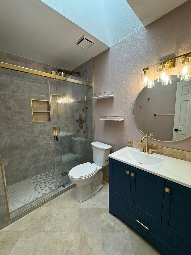 Building Photo - 5 Bedroom Home in Broadmoor Bluffs