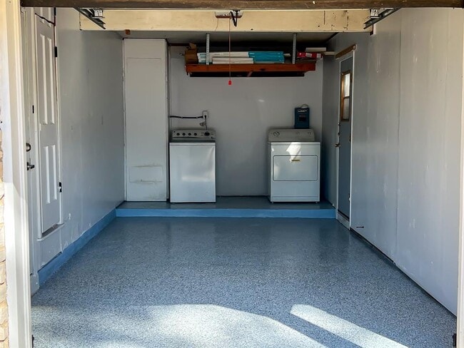 Building Photo - 8519 Shenandoah Dr