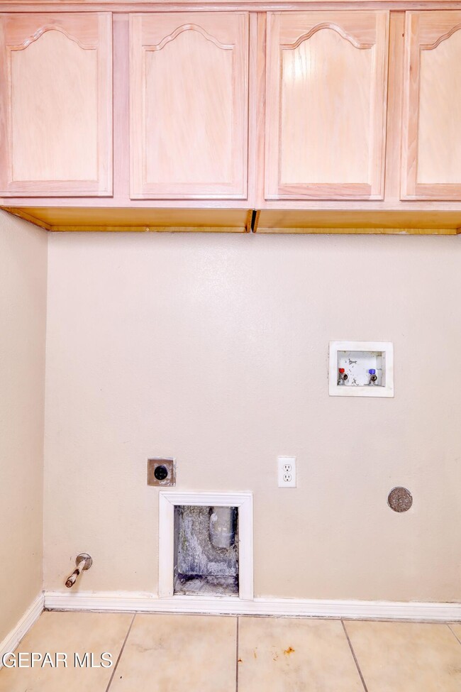 Building Photo - 3104 Tierra Paola Ln