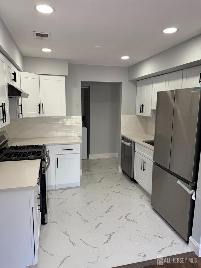 Building Photo - 1008 Hidden Village Dr