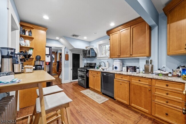 Building Photo - 92 Myrtle Ave