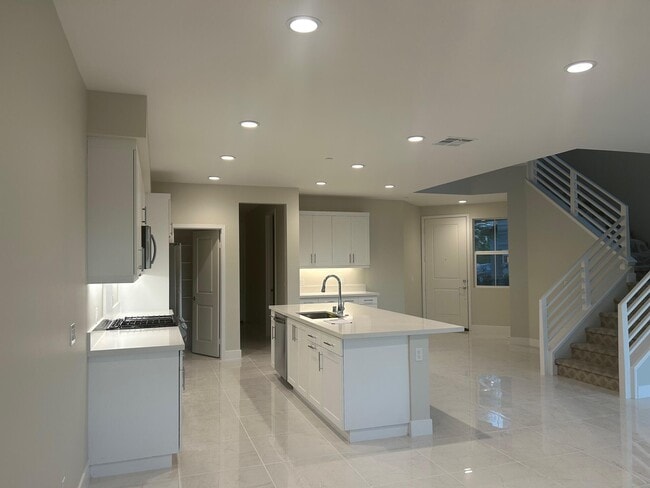 Building Photo - 43275 Passagio Lago Way