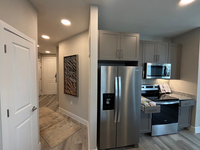 Building Photo - 502 Commercial Lp