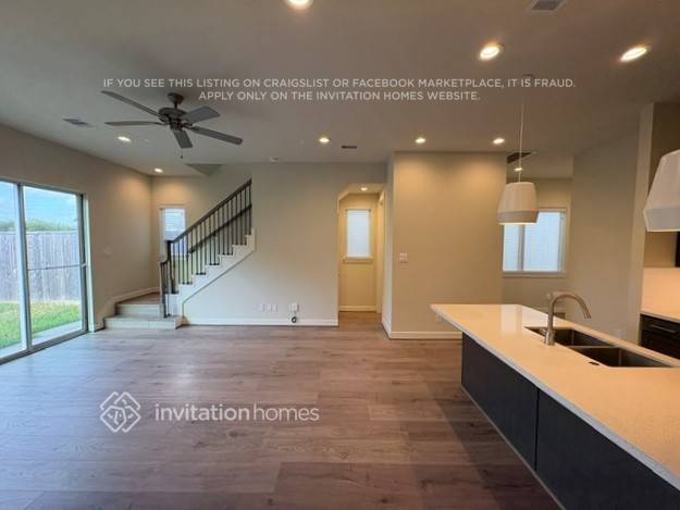 Building Photo - 10406 Executive Lake Dr