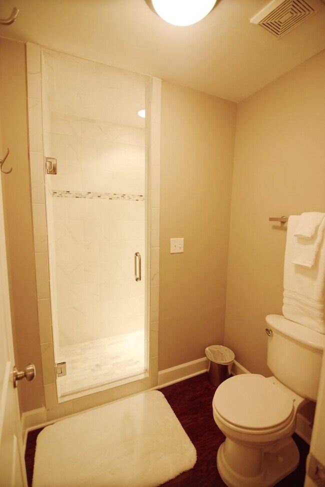 Building Photo - 1626 17th Ave E