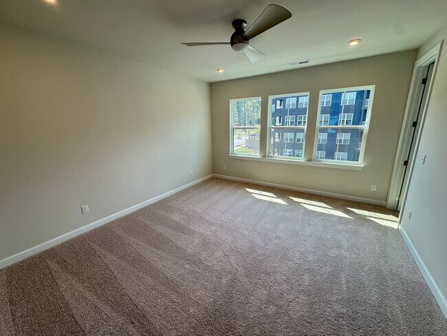 Building Photo - Luxury Townhome Near Umstead Park