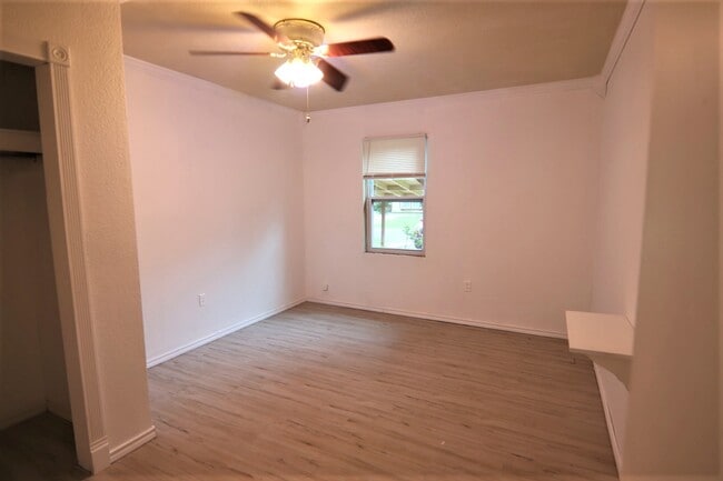 Building Photo - 1190 Alred St