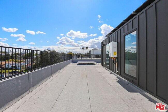 Building Photo - 2133 S Longwood Ave