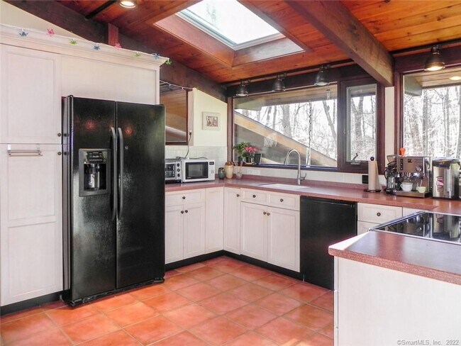 Building Photo - 361 Mill Rd