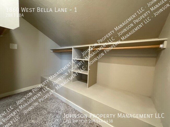 Building Photo - 1860 W Bella Ln