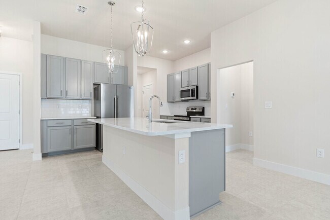 Building Photo - 11 Portia Ln