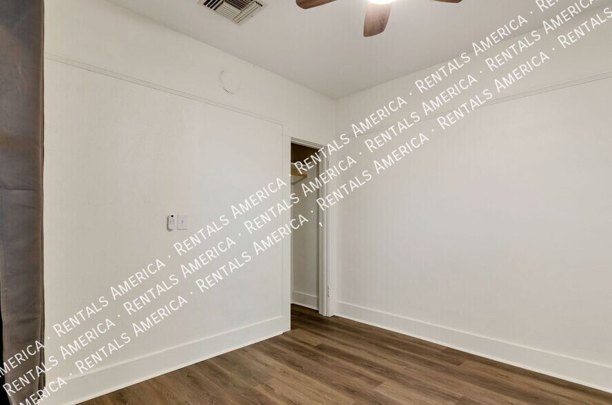 Building Photo - 826 E 6th St