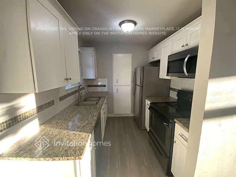 Building Photo - 10433 Holland Pl