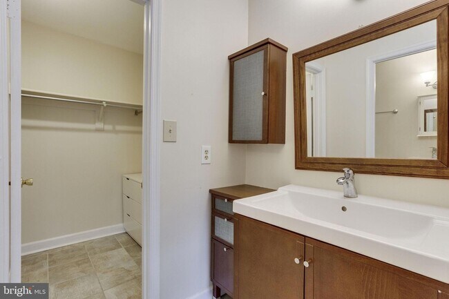 Building Photo - 2937 Village Spring Ln