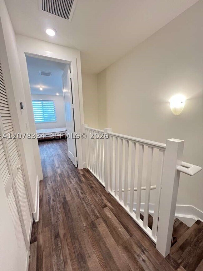 Building Photo - 101 NW 64th Way