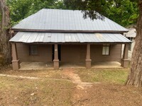 Building Photo - **AVAILABLE NOW**3 Bedroom / 1 Bathroom Ho...