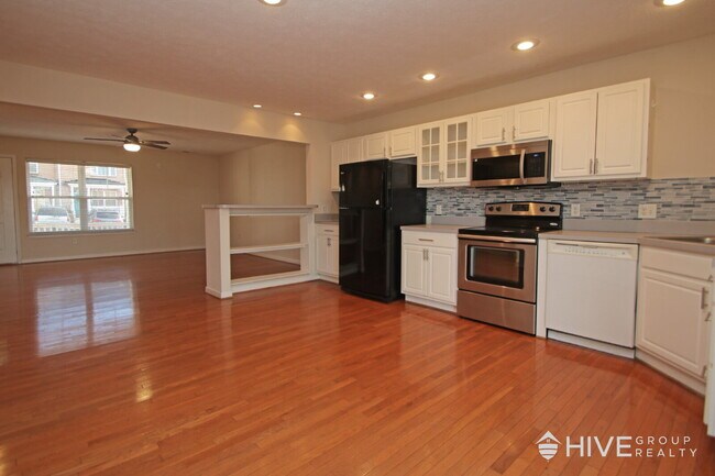 Building Photo - Beautiful Rental with Scenic Views Just Minutes from Downtown Harrisonburg!