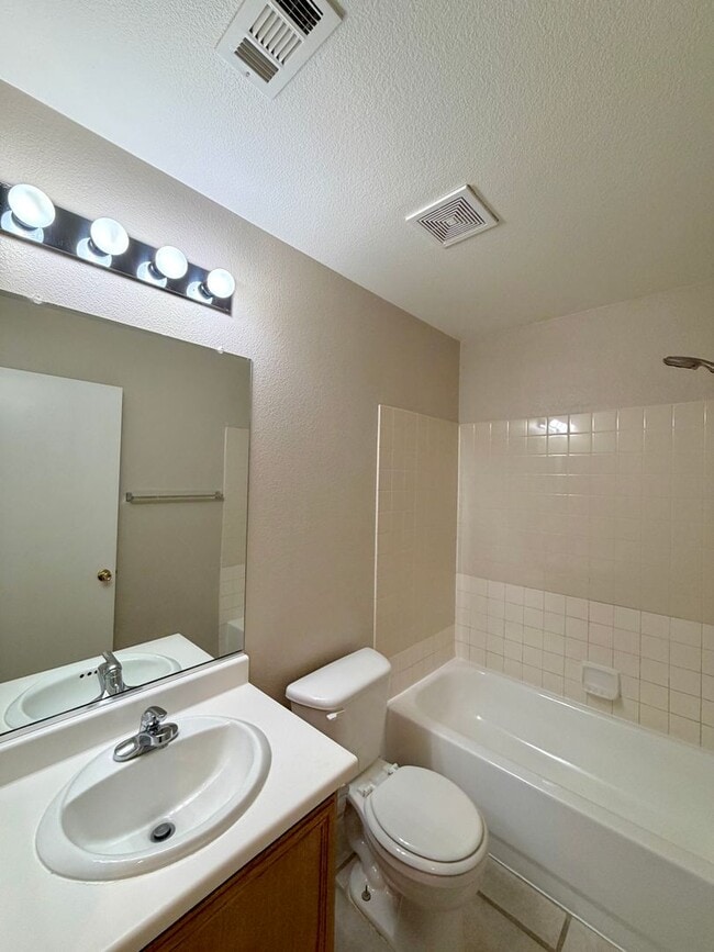 Building Photo - 5712 Viberti Ct