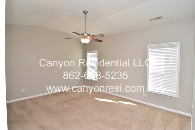 Building Photo - 3637 Crosswinds Dr