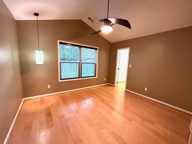 Building Photo - East Asheville - Contemporary Bungalow