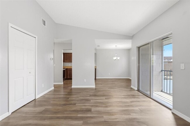 Building Photo - 10 N Fairfax Ave