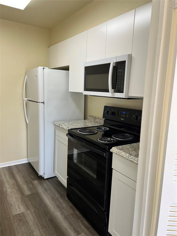Building Photo - 16111 Aspenglenn Dr