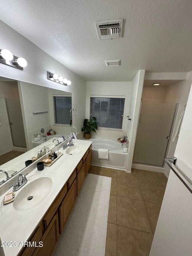 Building Photo - 6403 W Chisum Trail