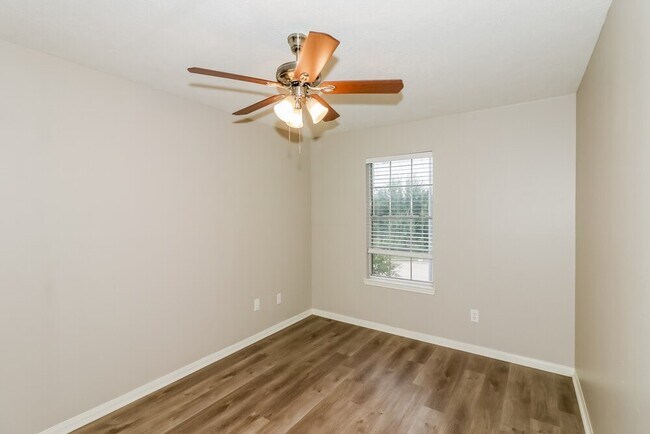 Building Photo - 15806 Mission Crest Ct