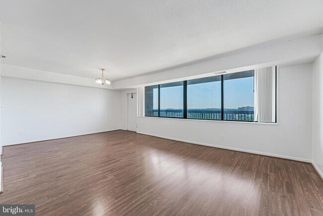 Building Photo - 3713 S George Mason Dr