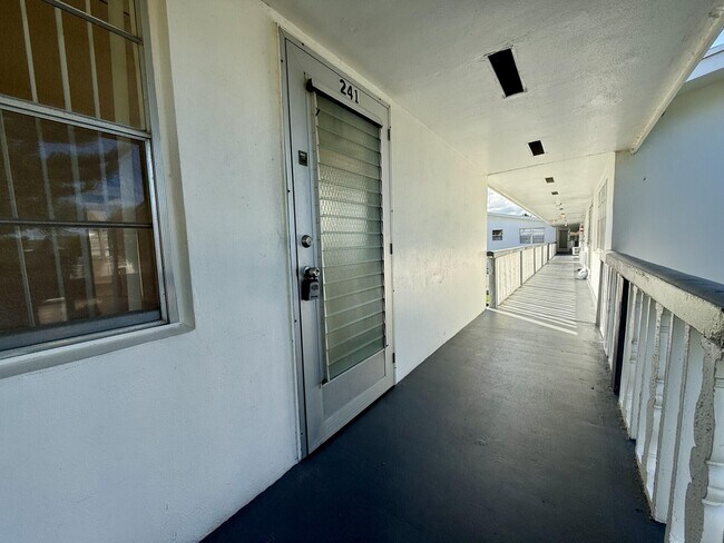 Building Photo - 241 Sheffield J