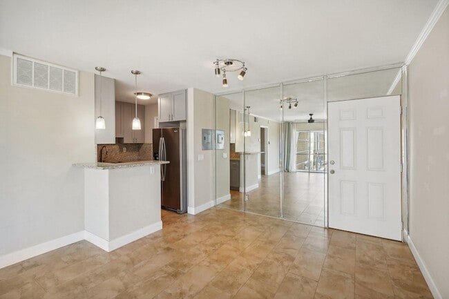 Building Photo - 3040 NE 16th Ave