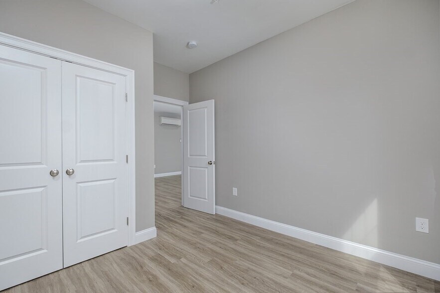 Building Photo - 241 Mountain Ave
