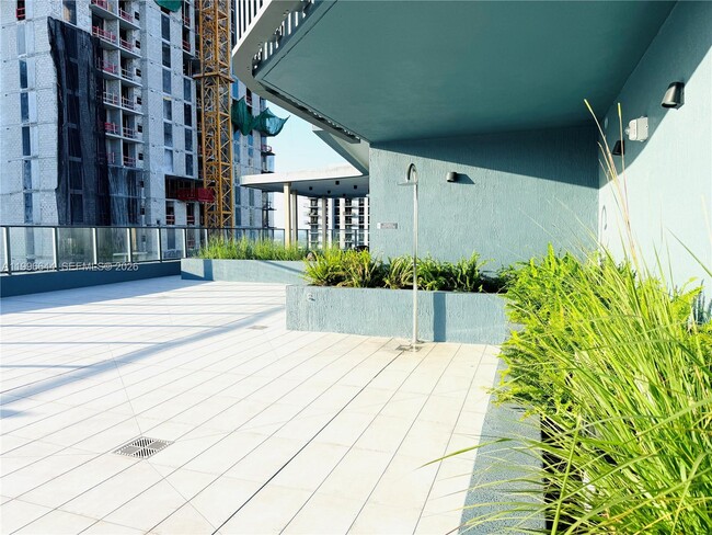 Building Photo - 121 NE 5th St