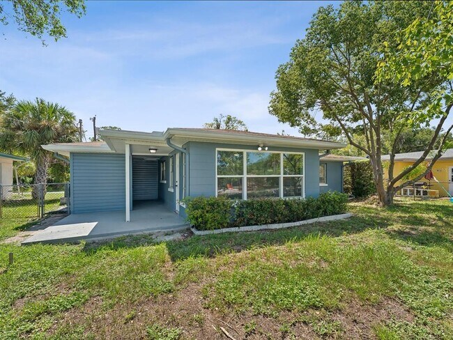 Building Photo - 5425 Waters Edge Dr
